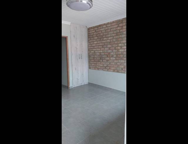 1 BEDROOM PROPERTY TO RENT IN BOKSBURG WEST